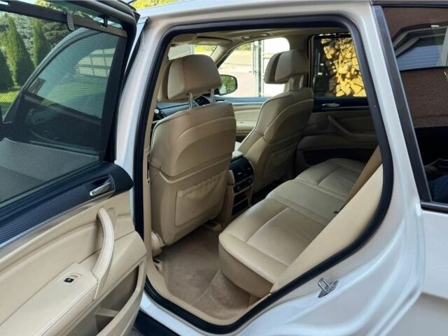 Белый БМВ Х5, объемом двигателя 3.5 л и пробегом 187 тыс. км за 4350 $, фото 7 на Automoto.ua