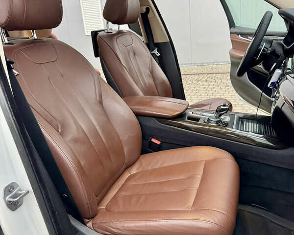 Білий БМВ Х5, об'ємом двигуна 2.98 л та пробігом 245 тис. км за 18900 $, фото 24 на Automoto.ua