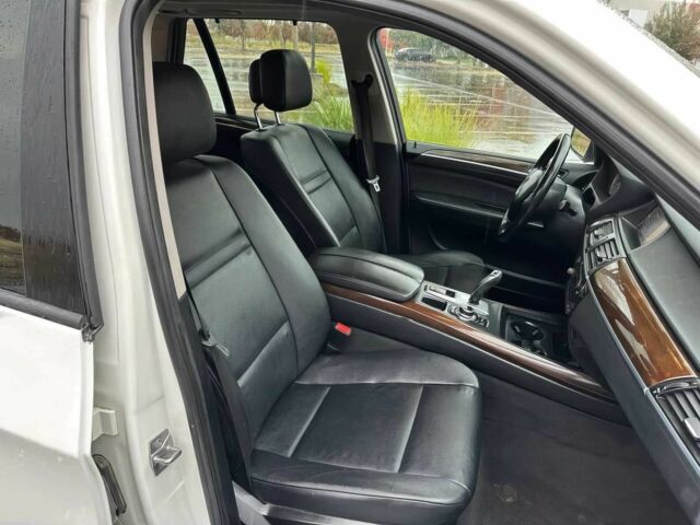 Белый БМВ Х5, объемом двигателя 3 л и пробегом 84 тыс. км за 3000 $, фото 8 на Automoto.ua