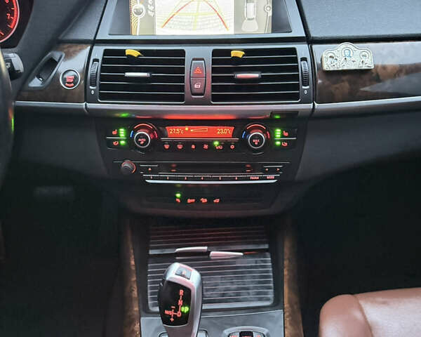 Белый БМВ Х5, объемом двигателя 3 л и пробегом 224 тыс. км за 13300 $, фото 62 на Automoto.ua