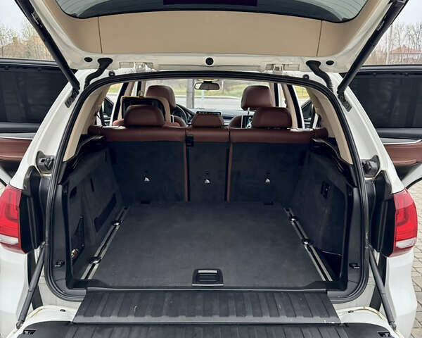 Білий БМВ Х5, об'ємом двигуна 2.98 л та пробігом 245 тис. км за 18900 $, фото 17 на Automoto.ua