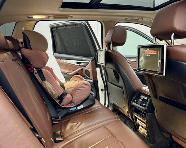 Білий БМВ Х5, об'ємом двигуна 2.98 л та пробігом 245 тис. км за 18900 $, фото 21 на Automoto.ua