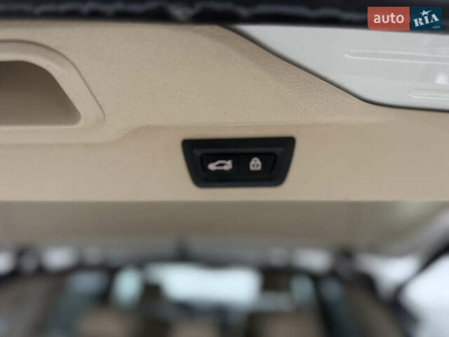 Білий БМВ Х5, об'ємом двигуна 3 л та пробігом 227 тис. км за 13900 $, фото 23 на Automoto.ua