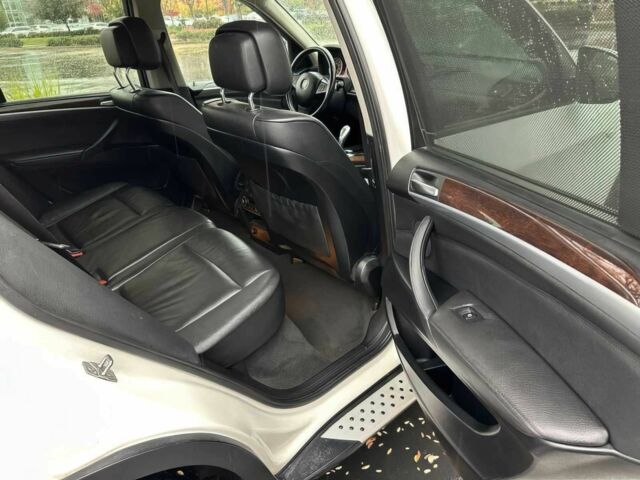 Белый БМВ Х5, объемом двигателя 3 л и пробегом 84 тыс. км за 3000 $, фото 12 на Automoto.ua