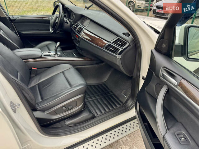 Білий БМВ Х5, об'ємом двигуна 3 л та пробігом 162 тис. км за 22500 $, фото 41 на Automoto.ua