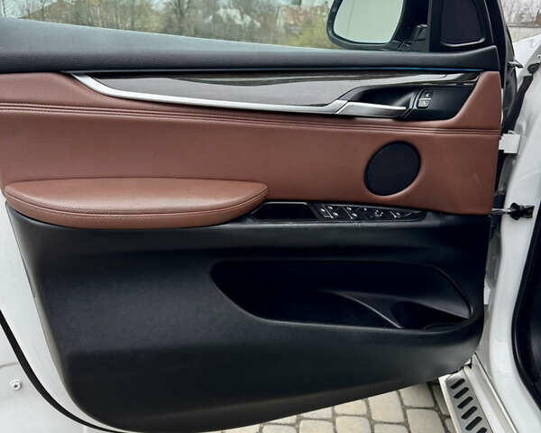 Білий БМВ Х5, об'ємом двигуна 2.98 л та пробігом 245 тис. км за 18900 $, фото 26 на Automoto.ua