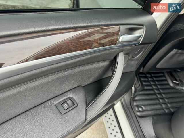 Білий БМВ Х5, об'ємом двигуна 3 л та пробігом 162 тис. км за 22500 $, фото 22 на Automoto.ua