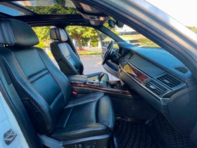 Белый БМВ Х5, объемом двигателя 4.4 л и пробегом 83 тыс. км за 4750 $, фото 10 на Automoto.ua