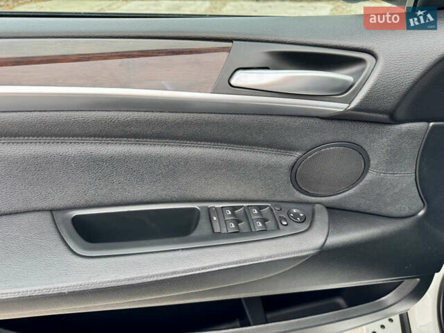 Білий БМВ Х5, об'ємом двигуна 3 л та пробігом 162 тис. км за 22500 $, фото 12 на Automoto.ua