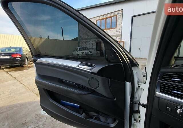 Белый БМВ Х5, объемом двигателя 2.99 л и пробегом 195 тыс. км за 30000 $, фото 53 на Automoto.ua