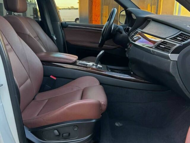 БМВ Х5 2013 в Львове на Automoto.ua Белый БМВ Х5, объемом двигателя 3 л и пробегом 83 тыс. км за 3000 $, фото 7 на Automoto.ua