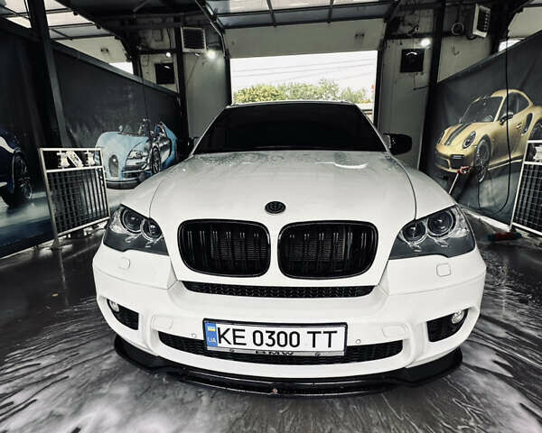 Белый БМВ Х5, объемом двигателя 3 л и пробегом 208 тыс. км за 15500 $, фото 1 на Automoto.ua