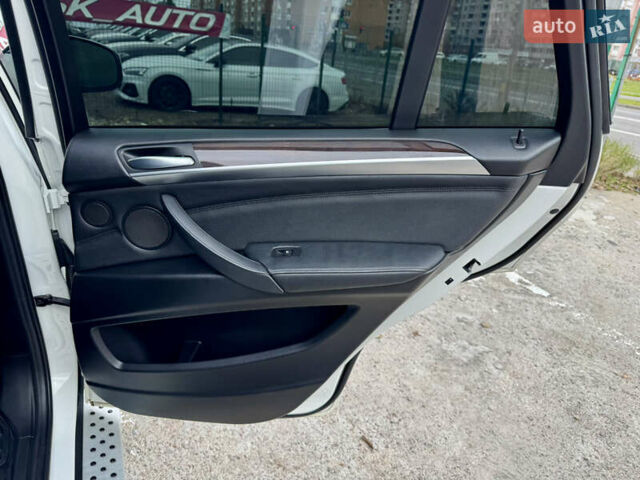 Білий БМВ Х5, об'ємом двигуна 3 л та пробігом 162 тис. км за 22500 $, фото 29 на Automoto.ua