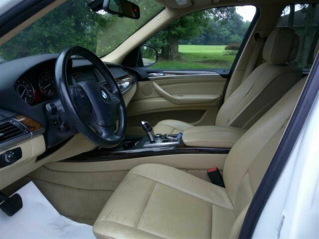 Белый БМВ Х5, объемом двигателя 3 л и пробегом 105 тыс. км за 3000 $, фото 7 на Automoto.ua