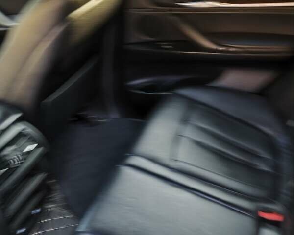 Белый БМВ Х5, объемом двигателя 3 л и пробегом 210 тыс. км за 18900 $, фото 11 на Automoto.ua