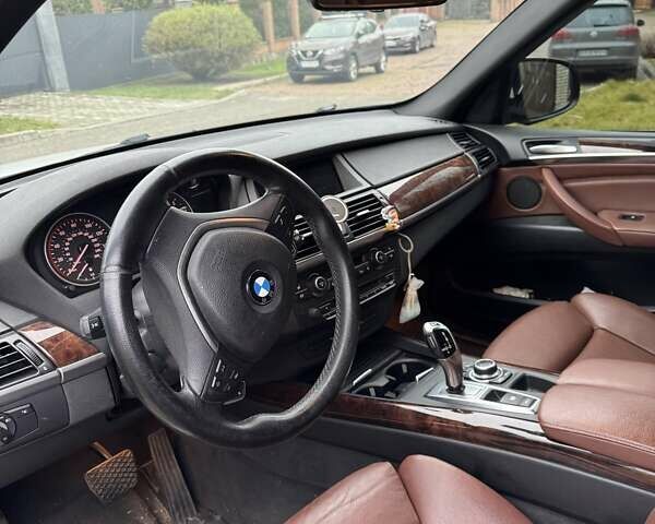 Белый БМВ Х5, объемом двигателя 2.98 л и пробегом 234 тыс. км за 14800 $, фото 6 на Automoto.ua