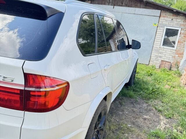 Белый БМВ Х5, объемом двигателя 3 л и пробегом 180 тыс. км за 12500 $, фото 2 на Automoto.ua