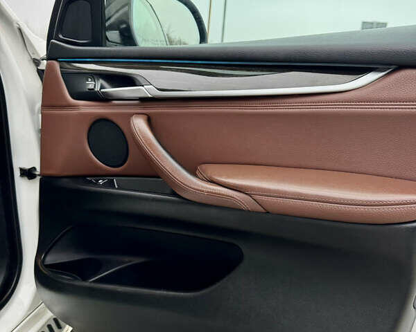 Білий БМВ Х5, об'ємом двигуна 2.98 л та пробігом 245 тис. км за 18900 $, фото 22 на Automoto.ua