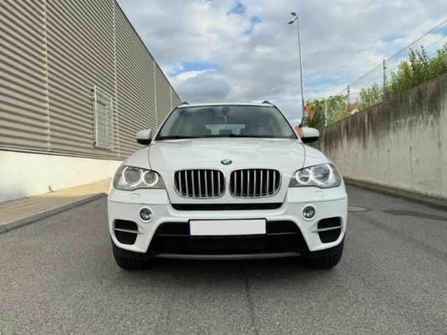 Белый БМВ Х5, объемом двигателя 3 л и пробегом 180 тыс. км за 12400 $, фото 2 на Automoto.ua