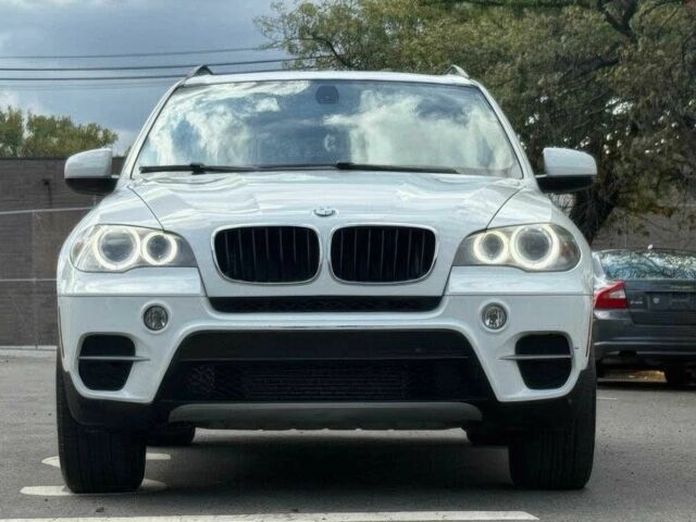 Белый БМВ Х5, объемом двигателя 3 л и пробегом 80 тыс. км за 13800 $, фото 1 на Automoto.ua