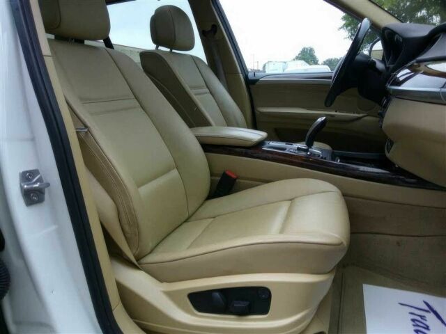 Белый БМВ Х5, объемом двигателя 3 л и пробегом 105 тыс. км за 3000 $, фото 6 на Automoto.ua