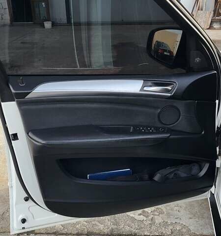 Белый БМВ Х5, объемом двигателя 2.99 л и пробегом 195 тыс. км за 30000 $, фото 34 на Automoto.ua