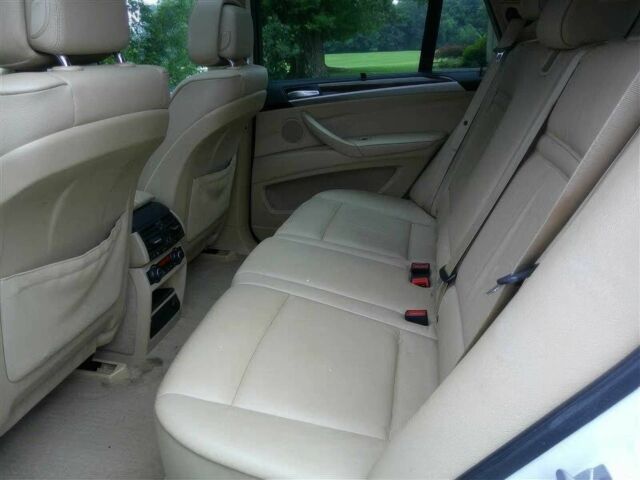 Белый БМВ Х5, объемом двигателя 3 л и пробегом 105 тыс. км за 3000 $, фото 9 на Automoto.ua