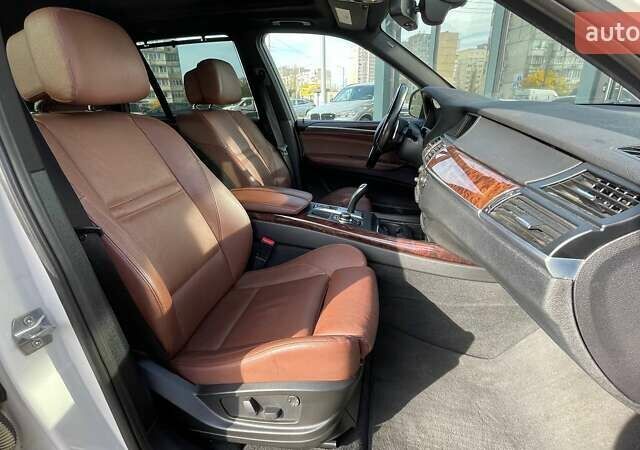 Белый БМВ Х5, объемом двигателя 2.98 л и пробегом 237 тыс. км за 16490 $, фото 9 на Automoto.ua