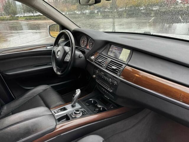 Белый БМВ Х5, объемом двигателя 3 л и пробегом 84 тыс. км за 3000 $, фото 9 на Automoto.ua