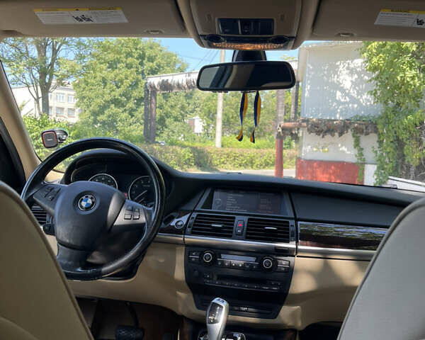 Белый БМВ Х5, объемом двигателя 2.98 л и пробегом 204 тыс. км за 15500 $, фото 8 на Automoto.ua