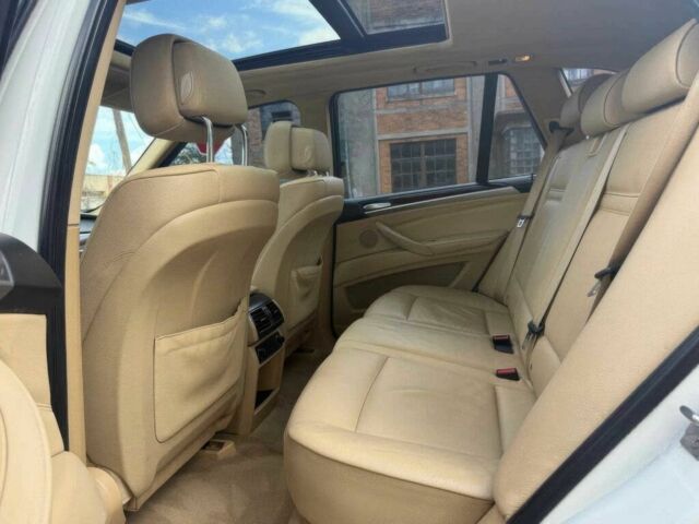Белый БМВ Х5, объемом двигателя 3 л и пробегом 80 тыс. км за 13800 $, фото 10 на Automoto.ua