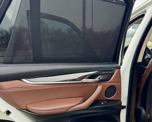 Білий БМВ Х5, об'ємом двигуна 2.98 л та пробігом 245 тис. км за 18900 $, фото 25 на Automoto.ua