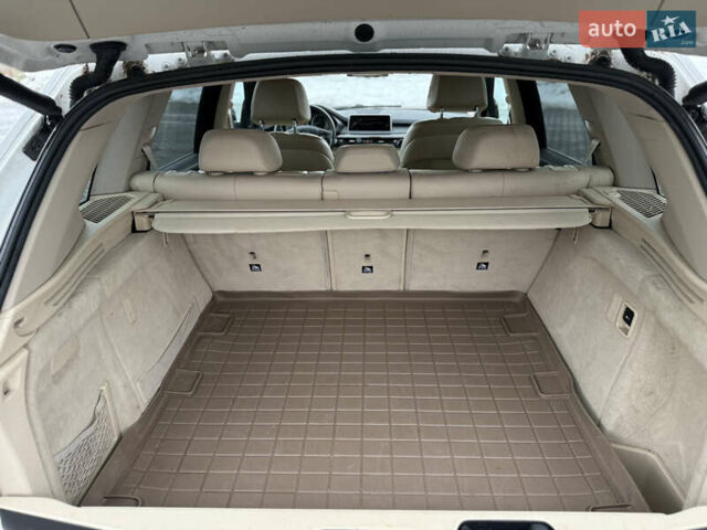 Білий БМВ Х5, об'ємом двигуна 3 л та пробігом 227 тис. км за 13900 $, фото 25 на Automoto.ua