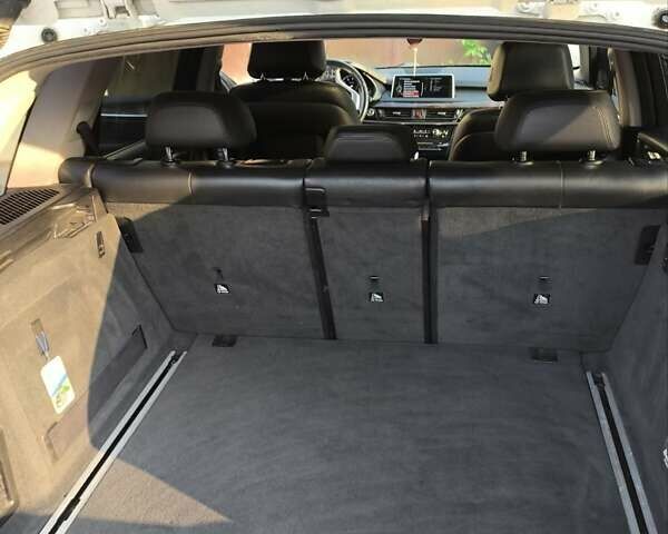 Белый БМВ Х5, объемом двигателя 3 л и пробегом 210 тыс. км за 18900 $, фото 14 на Automoto.ua