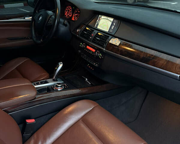 Белый БМВ Х5, объемом двигателя 3 л и пробегом 224 тыс. км за 13300 $, фото 60 на Automoto.ua