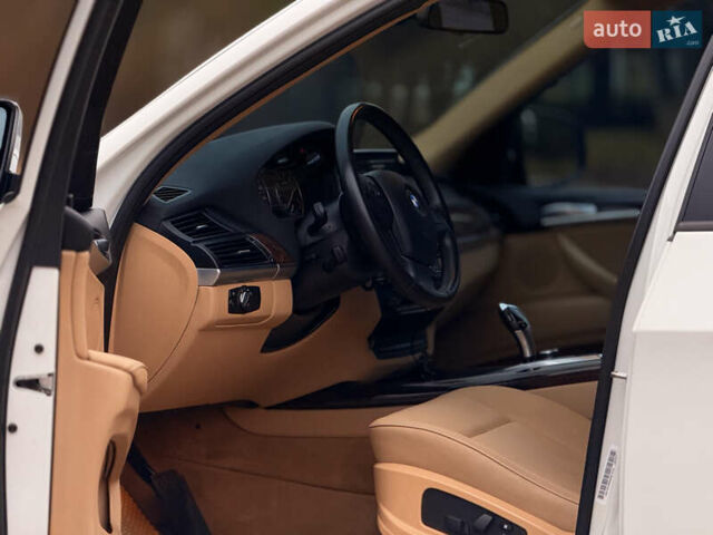 Білий БМВ Х5, об'ємом двигуна 2.98 л та пробігом 234 тис. км за 14800 $, фото 9 на Automoto.ua