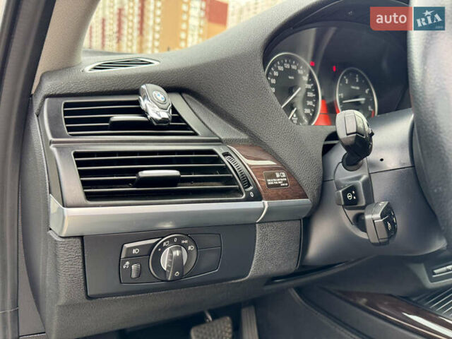 Білий БМВ Х5, об'ємом двигуна 3 л та пробігом 162 тис. км за 22500 $, фото 16 на Automoto.ua