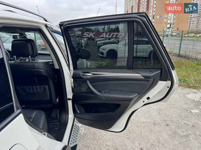 Білий БМВ Х5, об'ємом двигуна 3 л та пробігом 162 тис. км за 22500 $, фото 28 на Automoto.ua