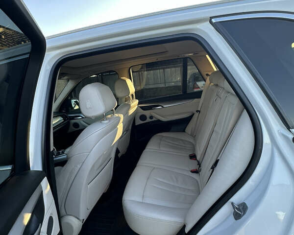 Белый БМВ Х5, объемом двигателя 2.99 л и пробегом 290 тыс. км за 22900 $, фото 4 на Automoto.ua