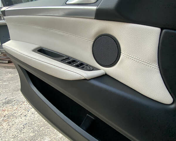 БМВ Х5 2013 в Львове на Automoto.ua Белый БМВ Х5, объемом двигателя 2.98 л и пробегом 142 тыс. км за 13000 $, фото 10 на Automoto.ua