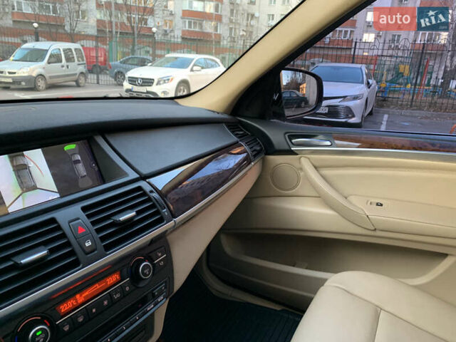 Білий БМВ Х5, об'ємом двигуна 2.98 л та пробігом 138 тис. км за 18000 $, фото 30 на Automoto.ua