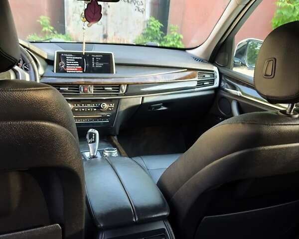 Белый БМВ Х5, объемом двигателя 3 л и пробегом 210 тыс. км за 18900 $, фото 12 на Automoto.ua