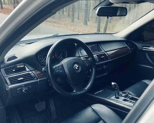 Белый БМВ Х5, объемом двигателя 2.98 л и пробегом 141 тыс. км за 16300 $, фото 19 на Automoto.ua