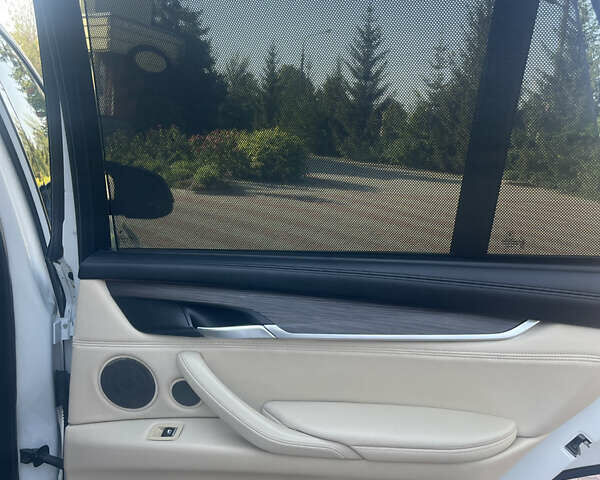 Білий БМВ Х5, об'ємом двигуна 2.98 л та пробігом 220 тис. км за 25500 $, фото 15 на Automoto.ua