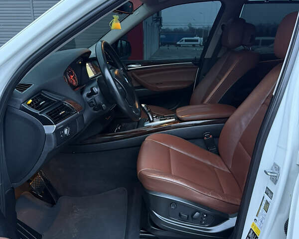 Белый БМВ Х5, объемом двигателя 3 л и пробегом 224 тыс. км за 13300 $, фото 45 на Automoto.ua