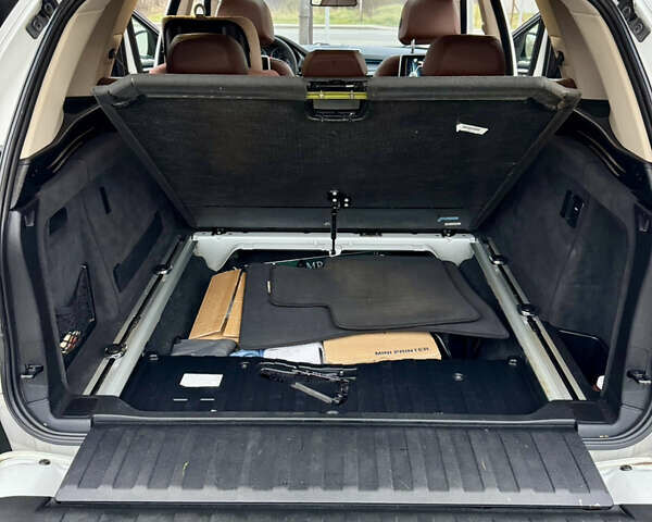 Білий БМВ Х5, об'ємом двигуна 2.98 л та пробігом 245 тис. км за 18900 $, фото 18 на Automoto.ua