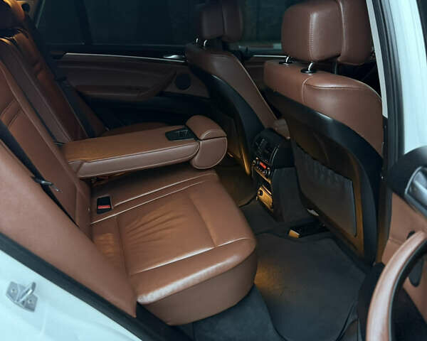 Белый БМВ Х5, объемом двигателя 3 л и пробегом 224 тыс. км за 13300 $, фото 55 на Automoto.ua