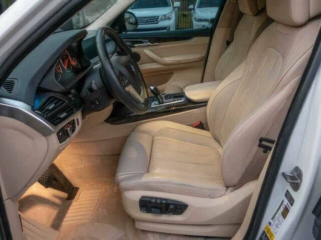 Белый БМВ Х5, объемом двигателя 3 л и пробегом 86 тыс. км за 3100 $, фото 7 на Automoto.ua