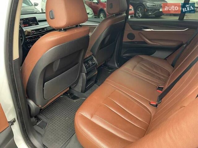 Белый БМВ Х5, объемом двигателя 2 л и пробегом 170 тыс. км за 23999 $, фото 13 на Automoto.ua