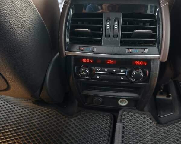 Белый БМВ Х5, объемом двигателя 3 л и пробегом 85 тыс. км за 25000 $, фото 17 на Automoto.ua